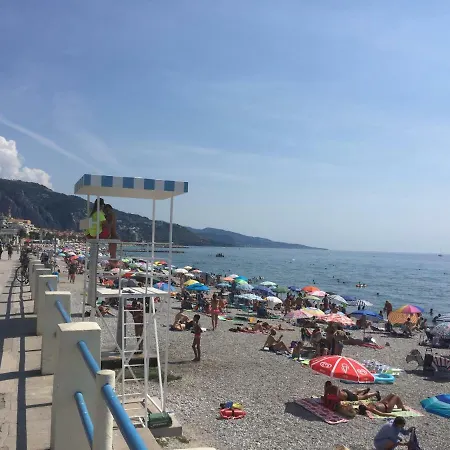 Apartment Grazioso A Pochi Passi Dal Mare In 144 Cours Du Centenaire