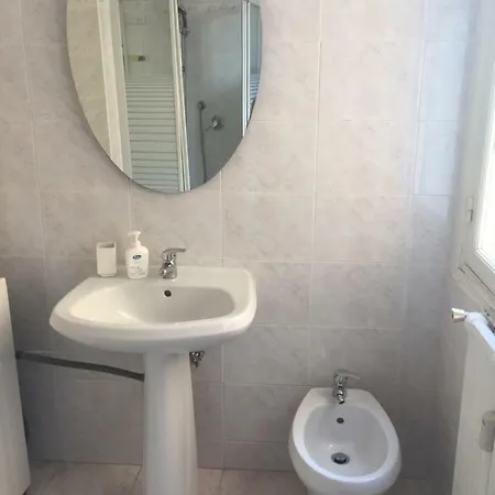 Grazioso A Pochi Passi Dal Mare In 144 Cours Du Centenaire Apartment Menton