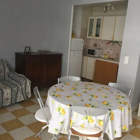 Apartment Grazioso A Pochi Passi Dal Mare In 144 Cours Du Centenaire