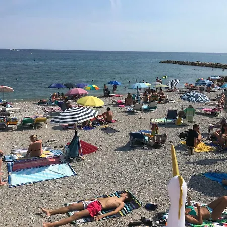 Apartment Grazioso A Pochi Passi Dal Mare In 144 Cours Du Centenaire *